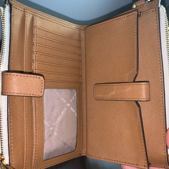 Michael Kors wristlet - Picture 3 of 4